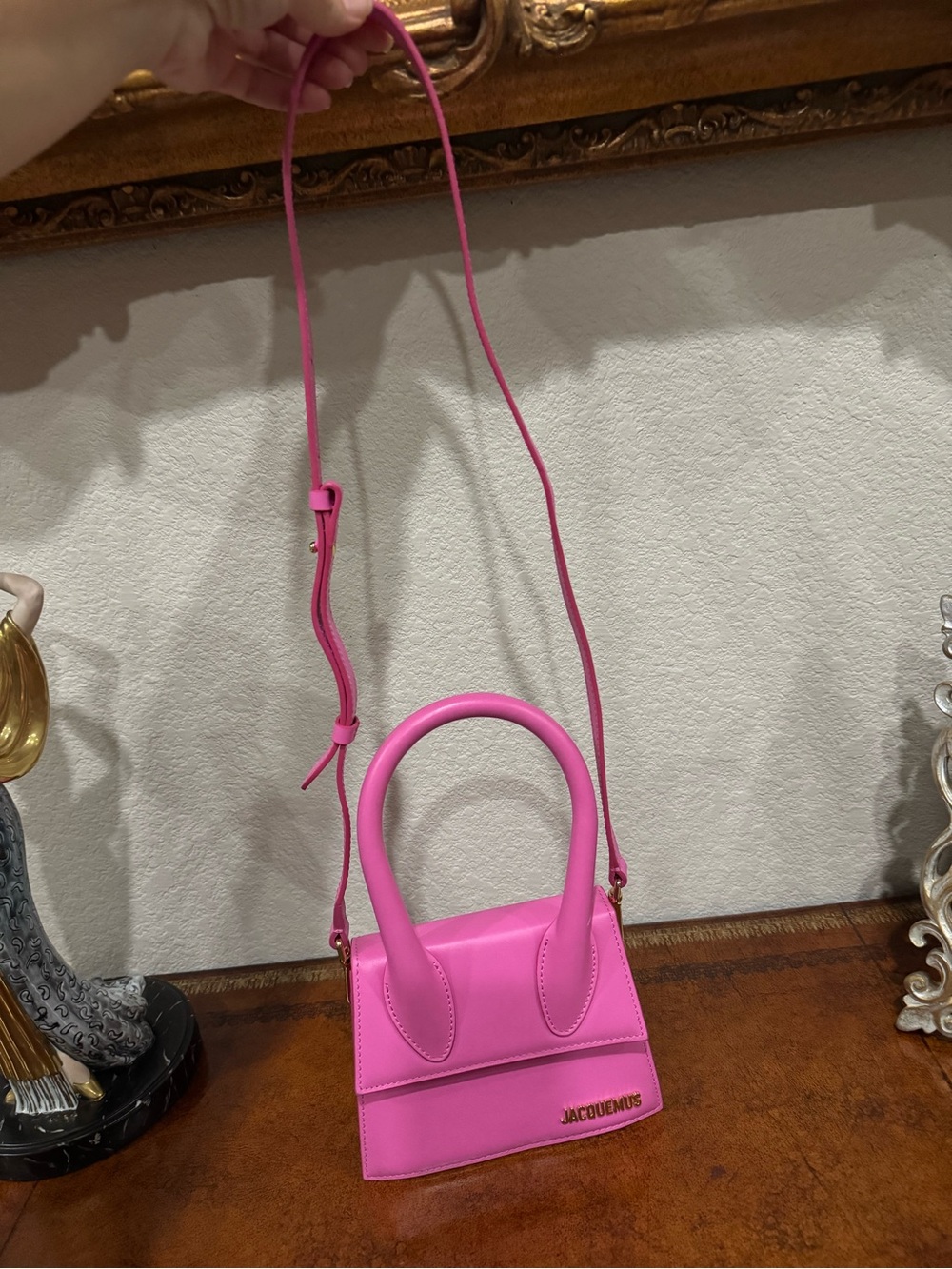 Jacquemus Hot Pink Le Chiquito moyen Top-Handle Crossbody